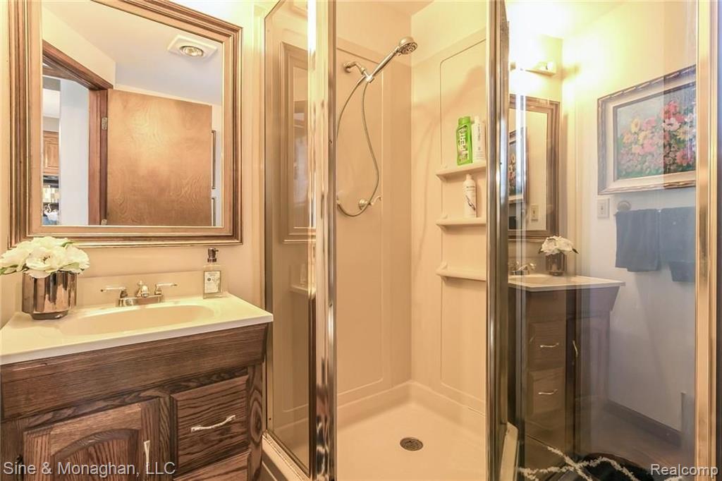 749 Hampton Road Grosse Pointe Woods, MI 48236 - Photo 11 of 18