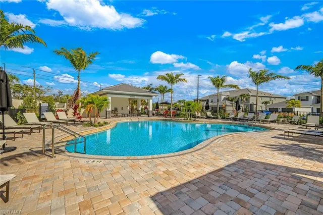 a view of outdoor space yard and porch