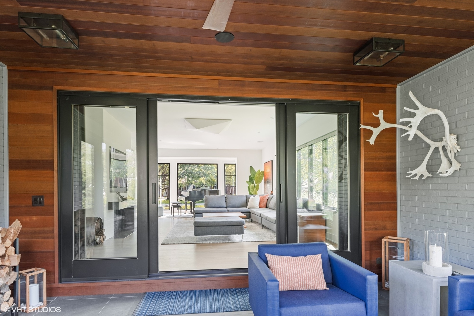 15 Longmeadow Road Winnetka, IL 60093 - Photo 22 of 71 a living room with furniture