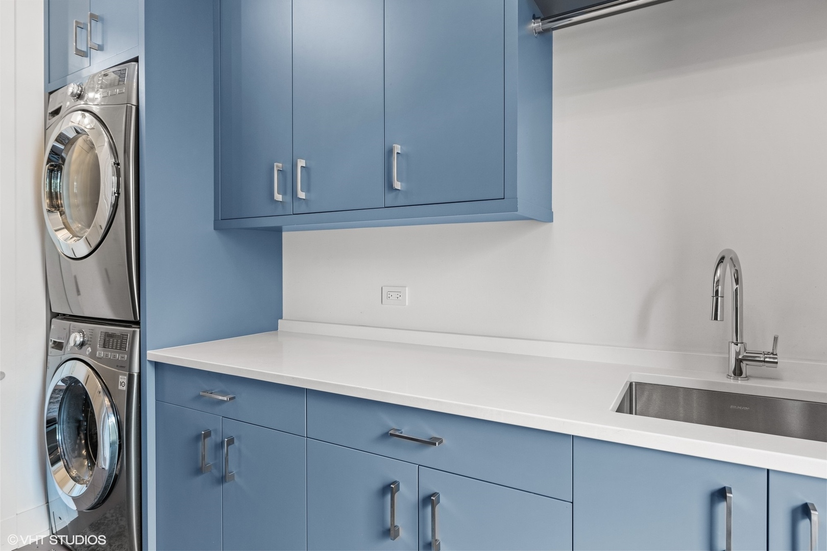 15 Longmeadow Road Winnetka, IL 60093 - Photo 24 of 71 a utility room with sink dryer and washer