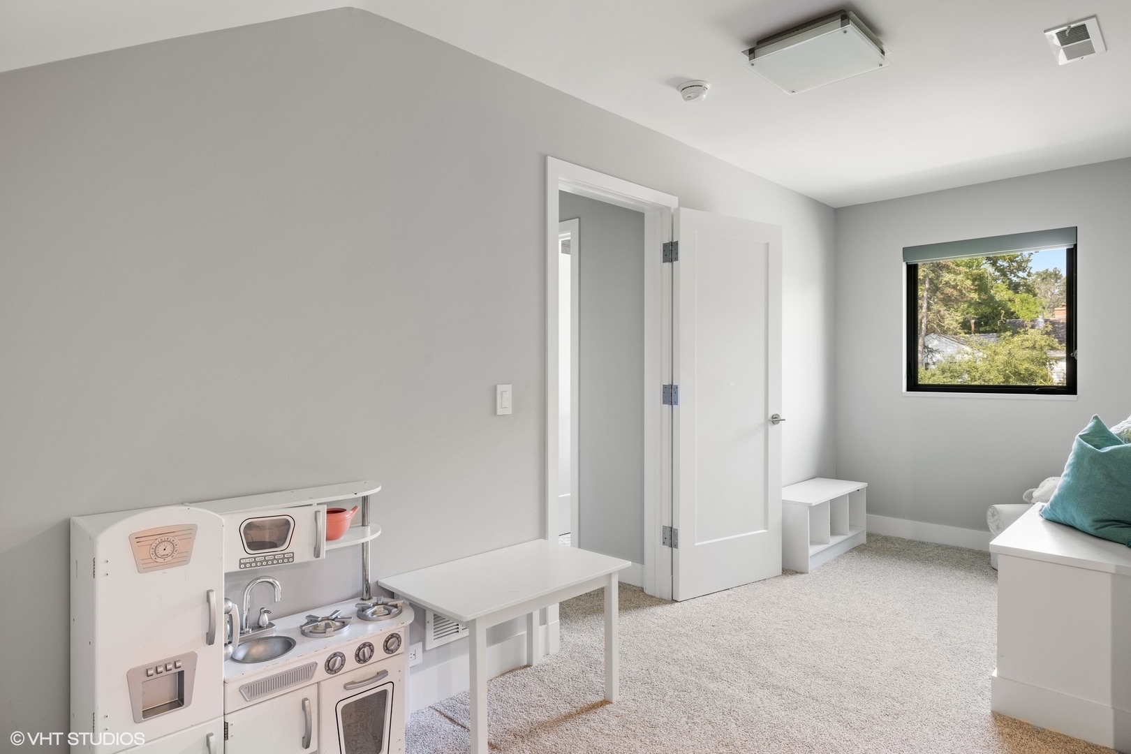 15 Longmeadow Road Winnetka, IL 60093 - Photo 36 of 71 a spacious bedroom with a bed and a view of bathroom