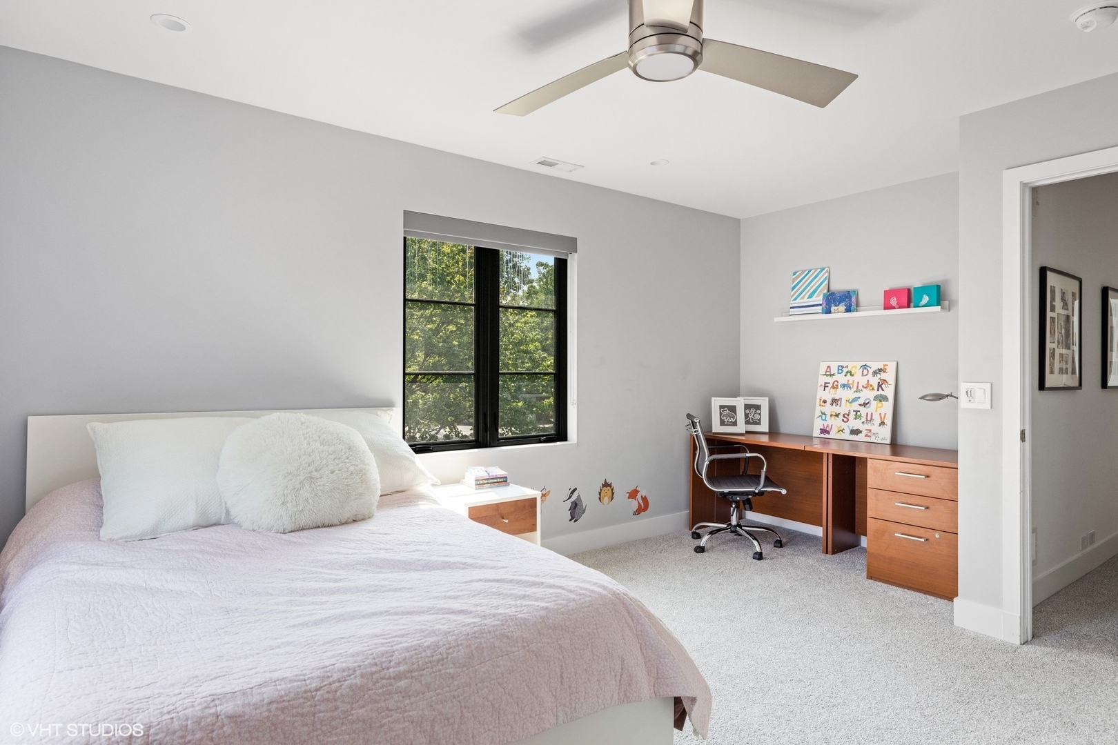 15 Longmeadow Road Winnetka, IL 60093 - Photo 39 of 71 a bedroom with a bed and a window