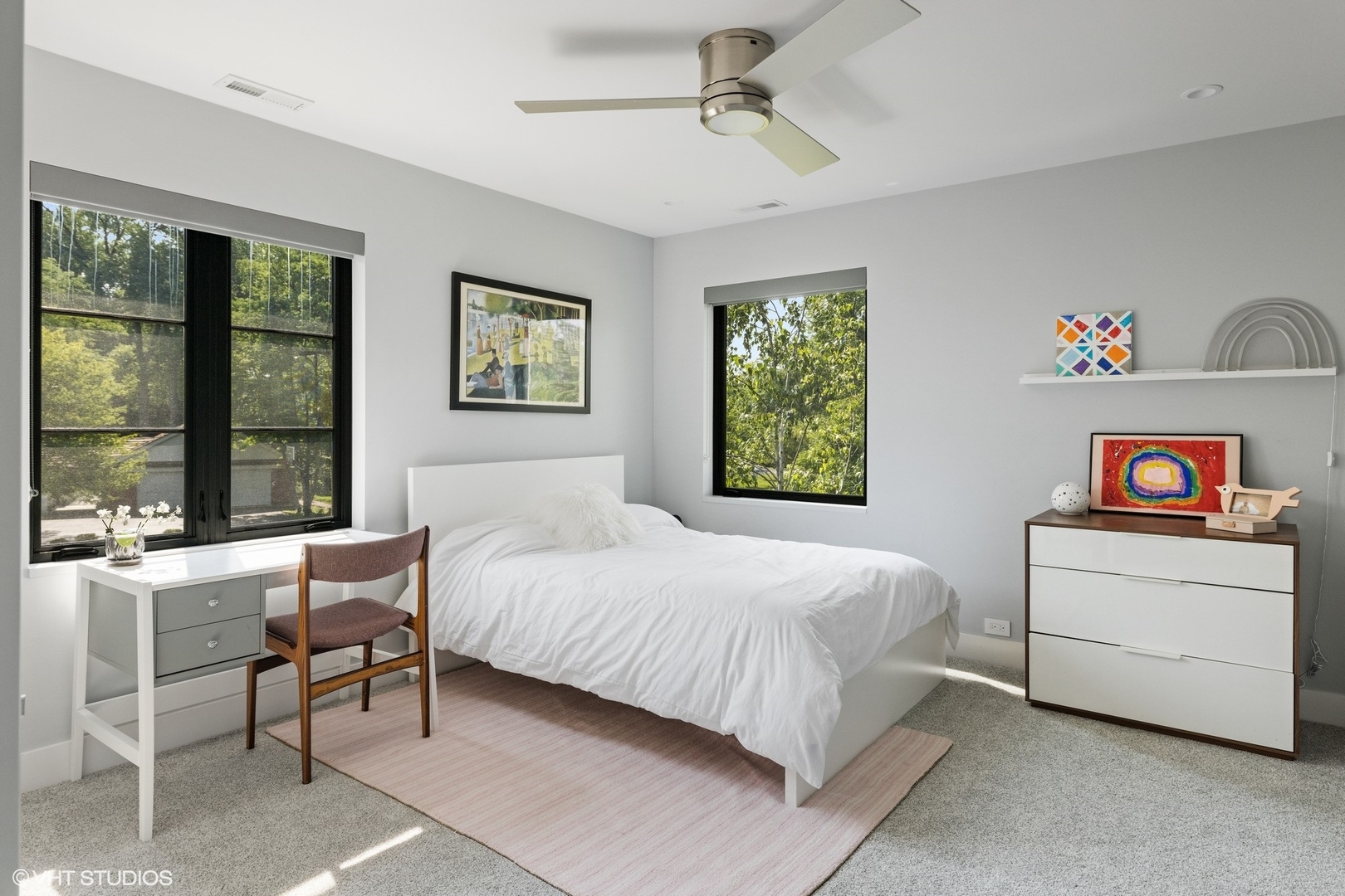 15 Longmeadow Road Winnetka, IL 60093 - Photo 40 of 71 a bedroom with a bed and a table