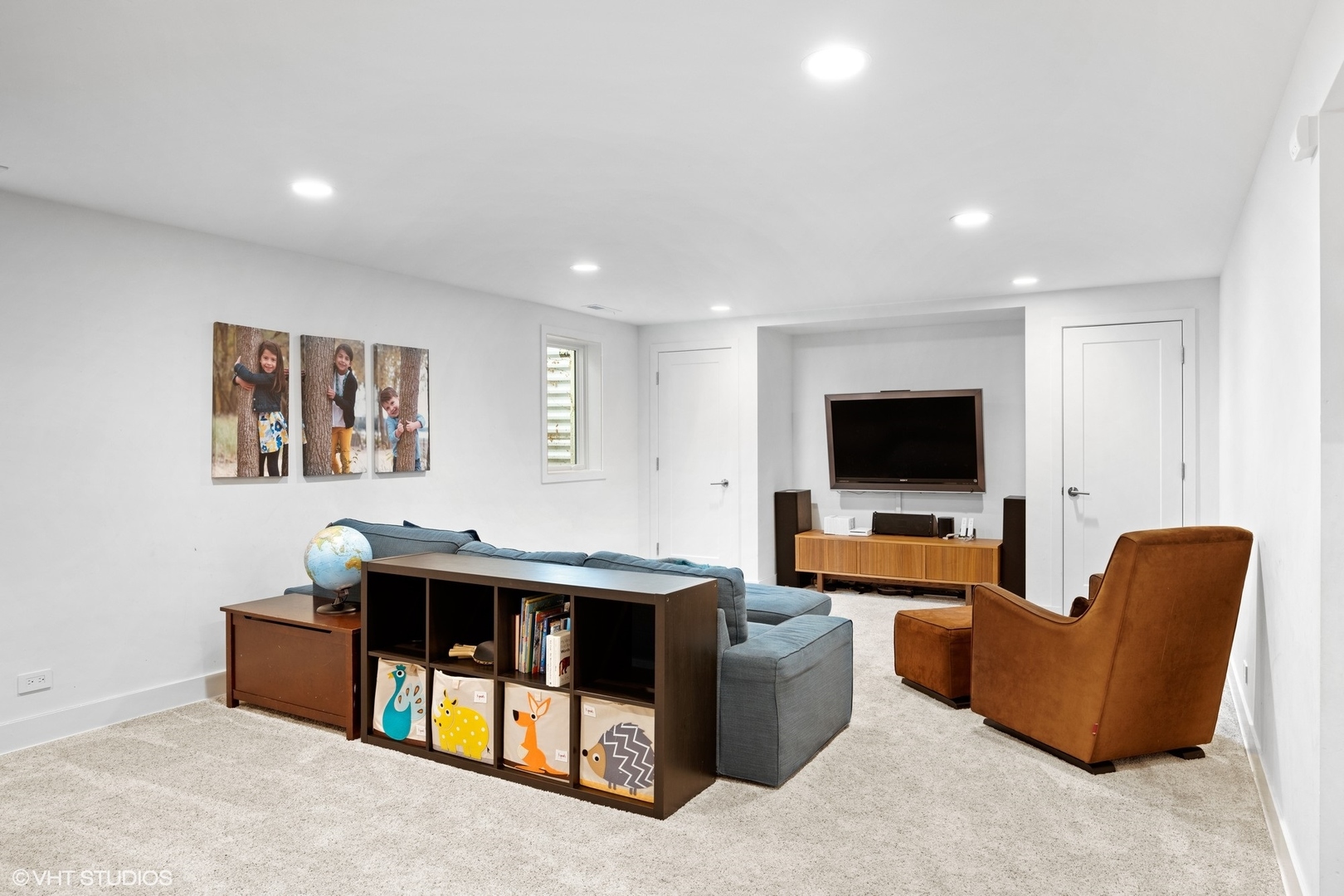 15 Longmeadow Road Winnetka, IL 60093 - Photo 46 of 71 a living room with furniture and a flat screen tv