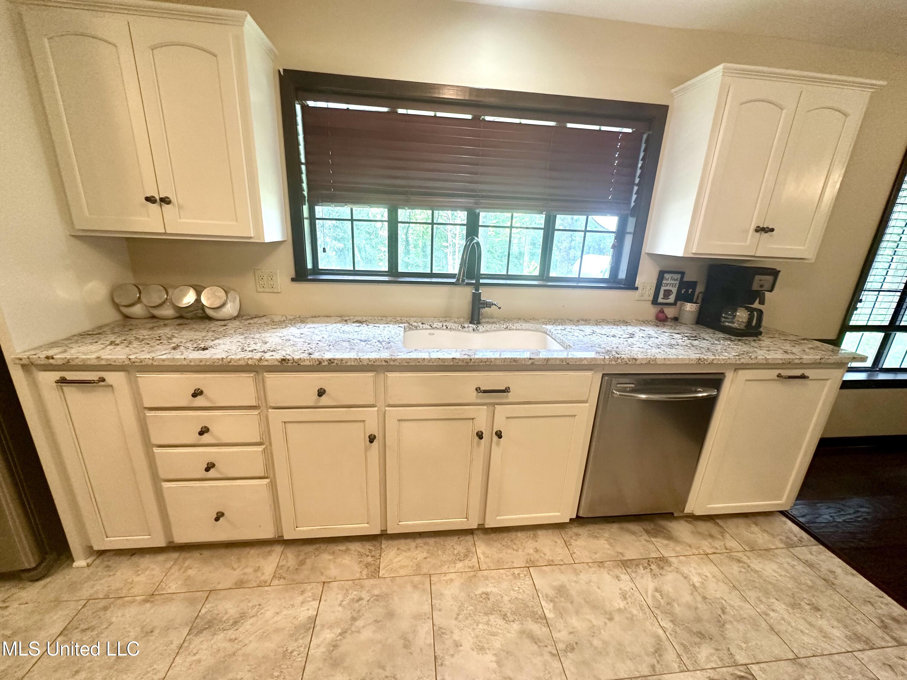 56 Dunbar Road Natchez, MS 39120 - Photo 8 of 31 IMG_8800