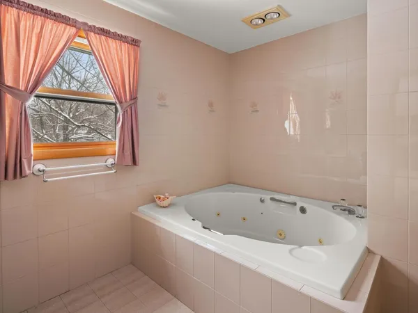 $644,600 | 71 Lakewood Parkway, Burlington, VT 05408