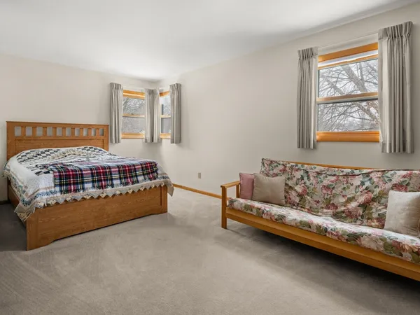 $644,600 | 71 Lakewood Parkway, Burlington, VT 05408