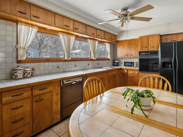 $644,600 | 71 Lakewood Parkway, Burlington, VT 05408