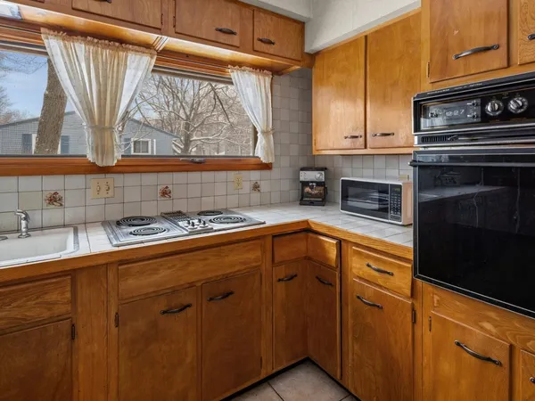 $644,600 | 71 Lakewood Parkway, Burlington, VT 05408