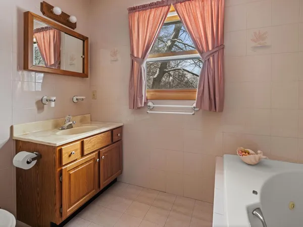 $644,600 | 71 Lakewood Parkway, Burlington, VT 05408