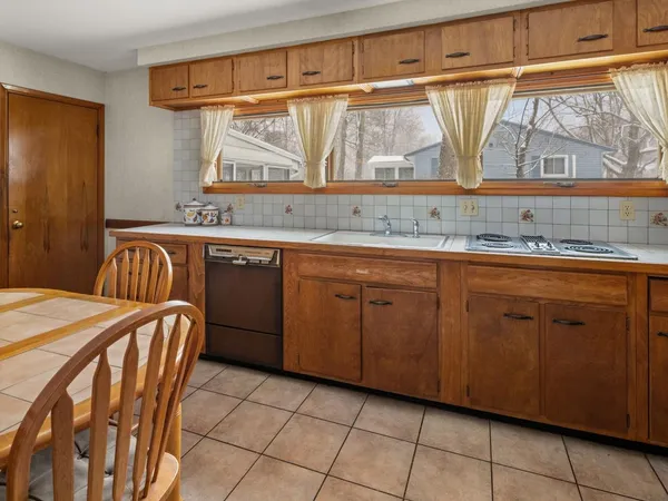 $644,600 | 71 Lakewood Parkway, Burlington, VT 05408