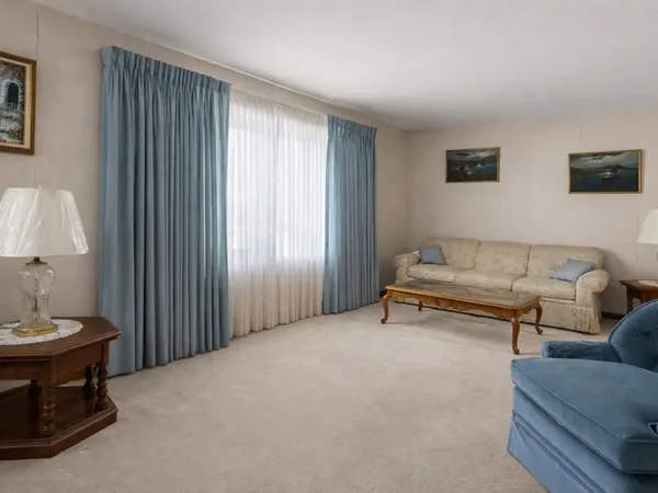 $644,600 | 71 Lakewood Parkway, Burlington, VT 05408