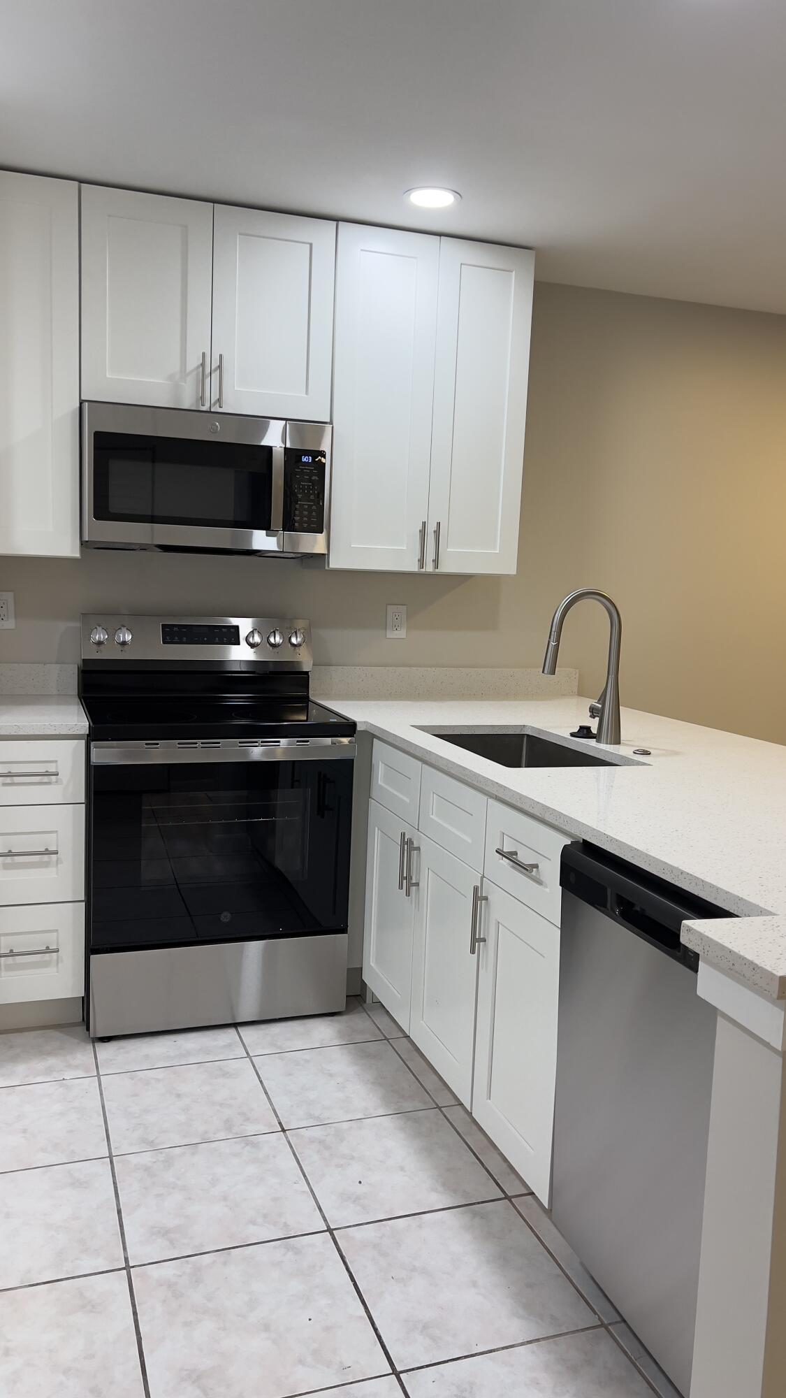 9374 Southwest 3rd Street, Unit 724 Boca Raton, FL 33428 - Photo 4 of 21 IMG_3743