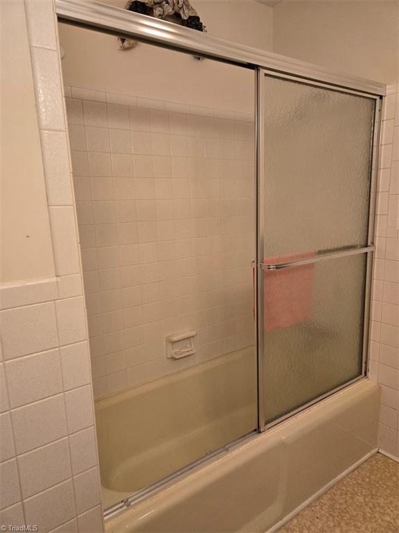 2889 Mountain View Church Road King, NC 27021 - Photo 19 of 44 Shower / Tub