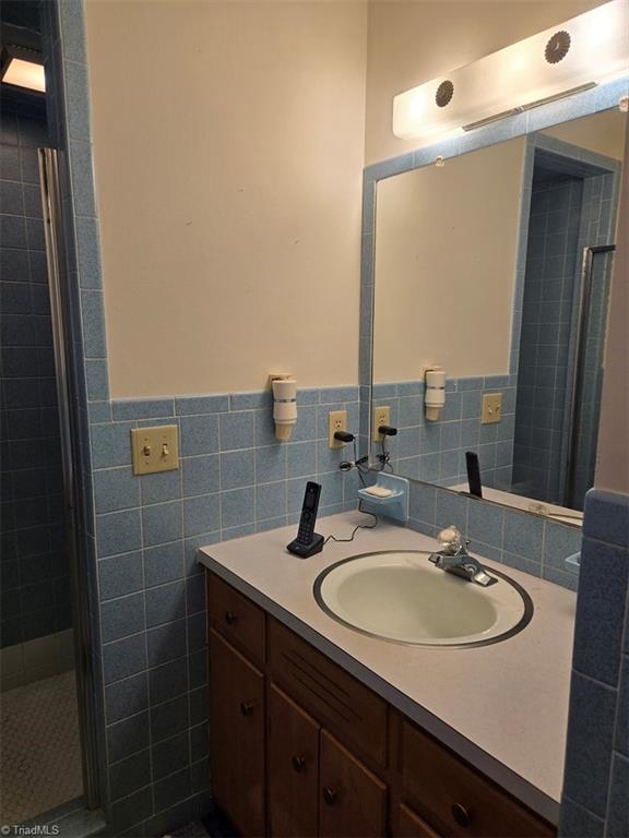 2889 Mountain View Church Road King, NC 27021 - Photo 23 of 44 Vanity