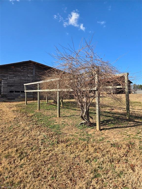 2889 Mountain View Church Road King, NC 27021 - Photo 30 of 44 Grapevines