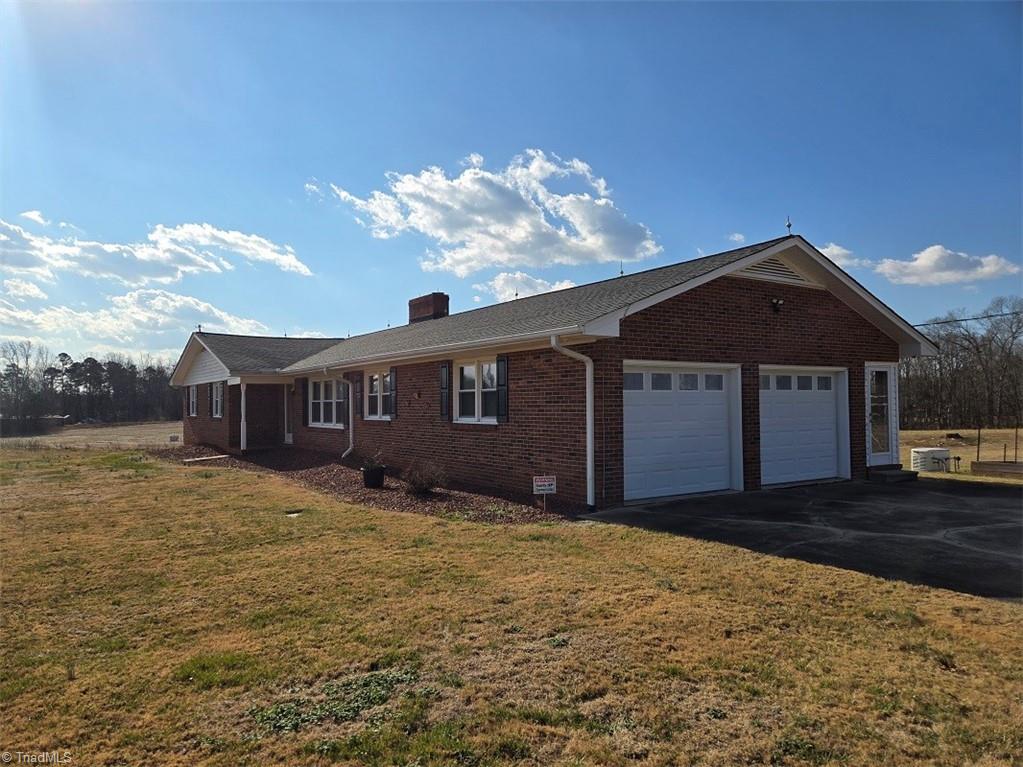 2889 Mountain View Church Road King, NC 27021 - Photo 3 of 44 Brick home with 3 garages