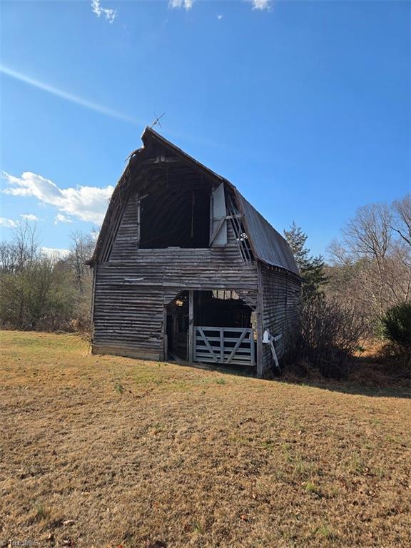 2889 Mountain View Church Road King, NC 27021 - Photo 31 of 44 Barn