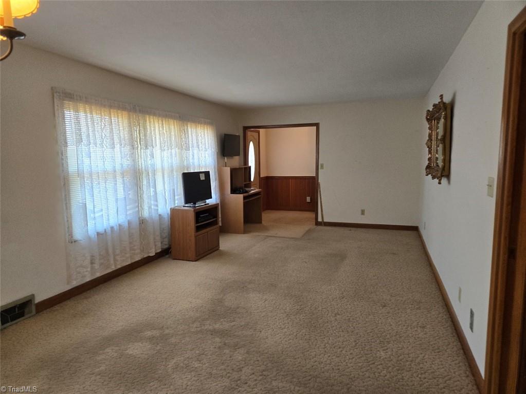 2889 Mountain View Church Road King, NC 27021 - Photo 7 of 44 Living Room view
