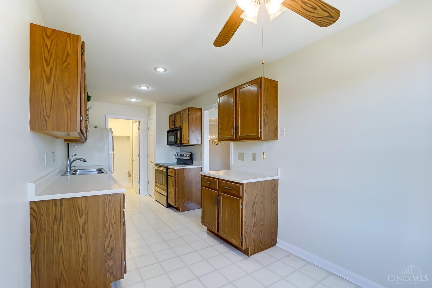 4331 Regency Ridge Court, Unit 204 Cincinnati, OH 45248 - Photo 16 of 30 Gallery Image 16