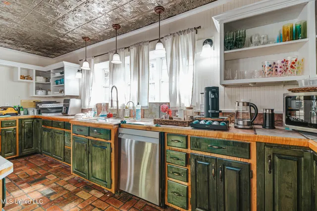 $420,000 | 3016 Ed Parker Road, Moss Point, MS 39562