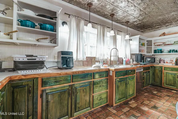 $380,000 | 3016 Ed Parker Road, Moss Point, MS 39562