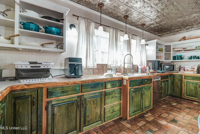 $420,000 | 3016 Ed Parker Road, Moss Point, MS 39562