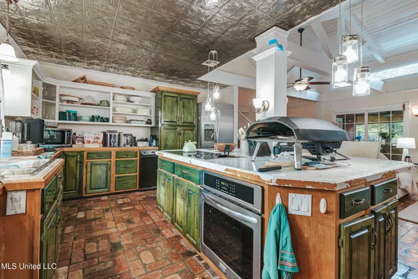 $380,000 | 3016 Ed Parker Road, Moss Point, MS 39562