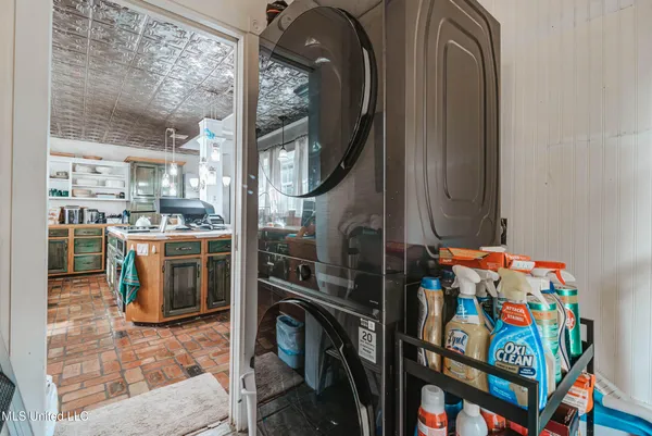 $380,000 | 3016 Ed Parker Road, Moss Point, MS 39562