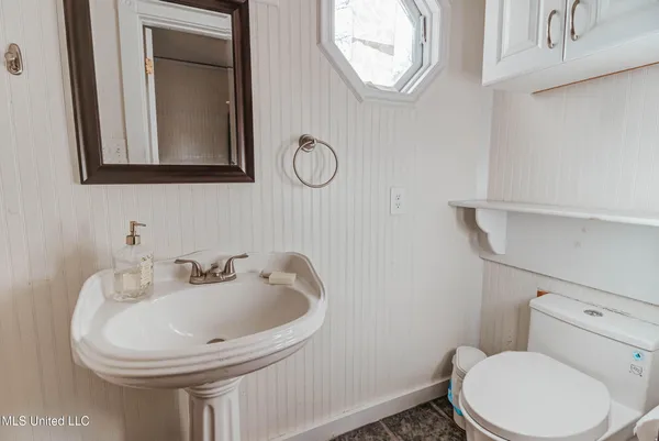 $380,000 | 3016 Ed Parker Road, Moss Point, MS 39562