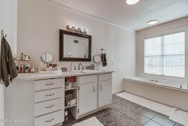 $380,000 | 3016 Ed Parker Road, Moss Point, MS 39562