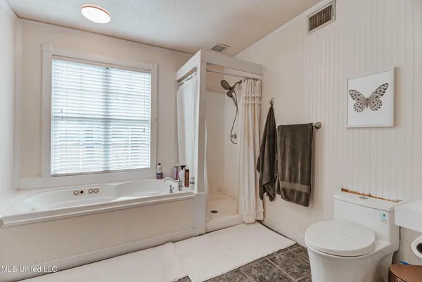 $380,000 | 3016 Ed Parker Road, Moss Point, MS 39562