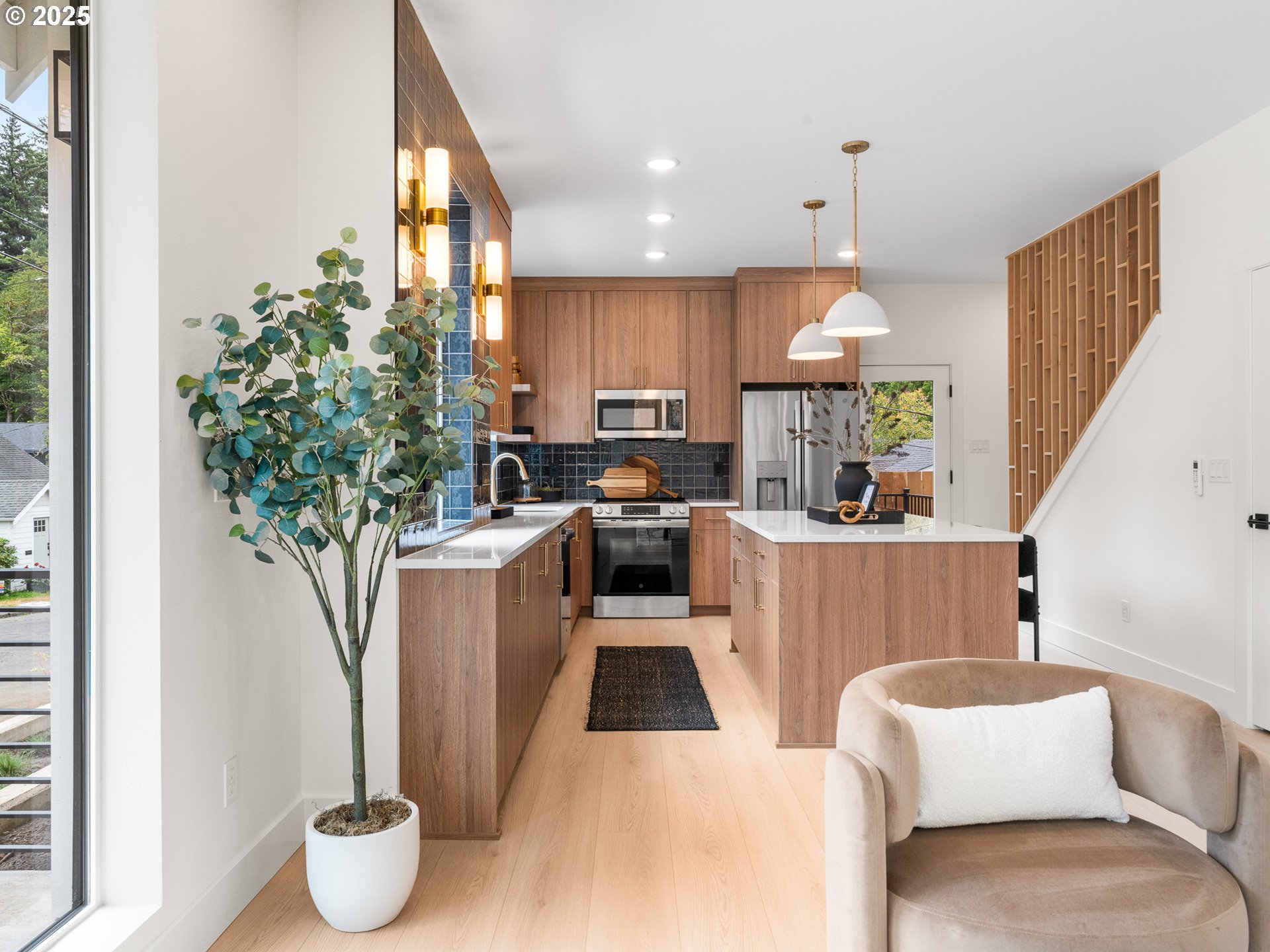 3611 Southwest Logan Street Portland, OR 97219 - Photo 5 of 21 Gallery Image 5