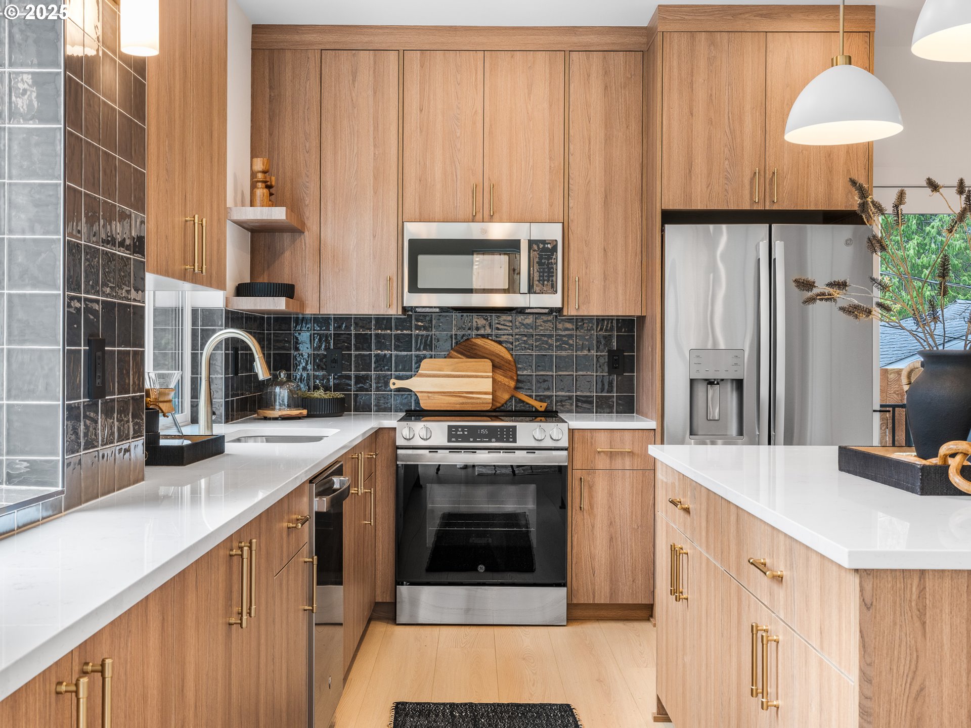 3611 Southwest Logan Street Portland, OR 97219 - Photo 7 of 21 Gallery Image 7