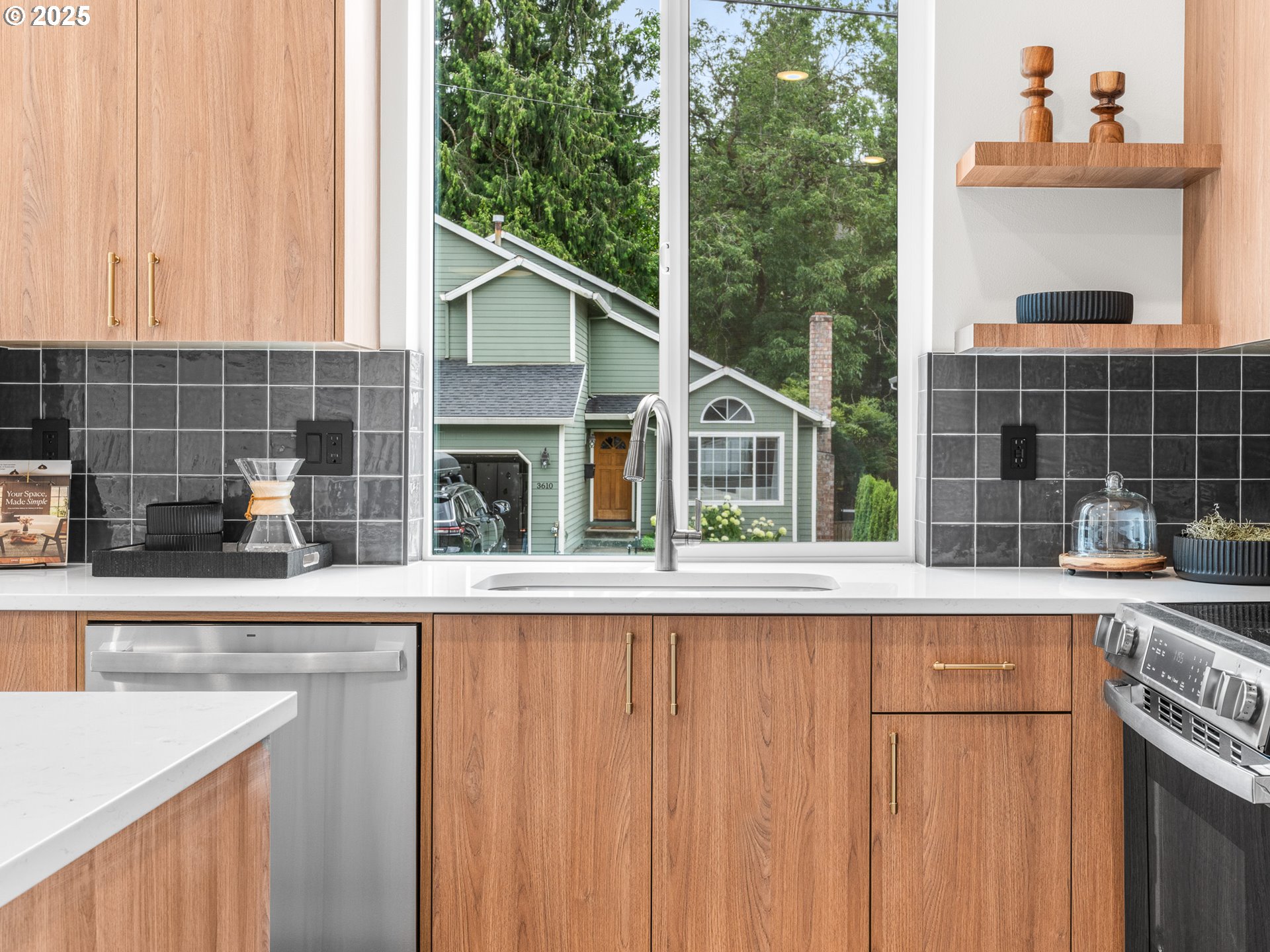 3611 Southwest Logan Street Portland, OR 97219 - Photo 9 of 21 Gallery Image 9