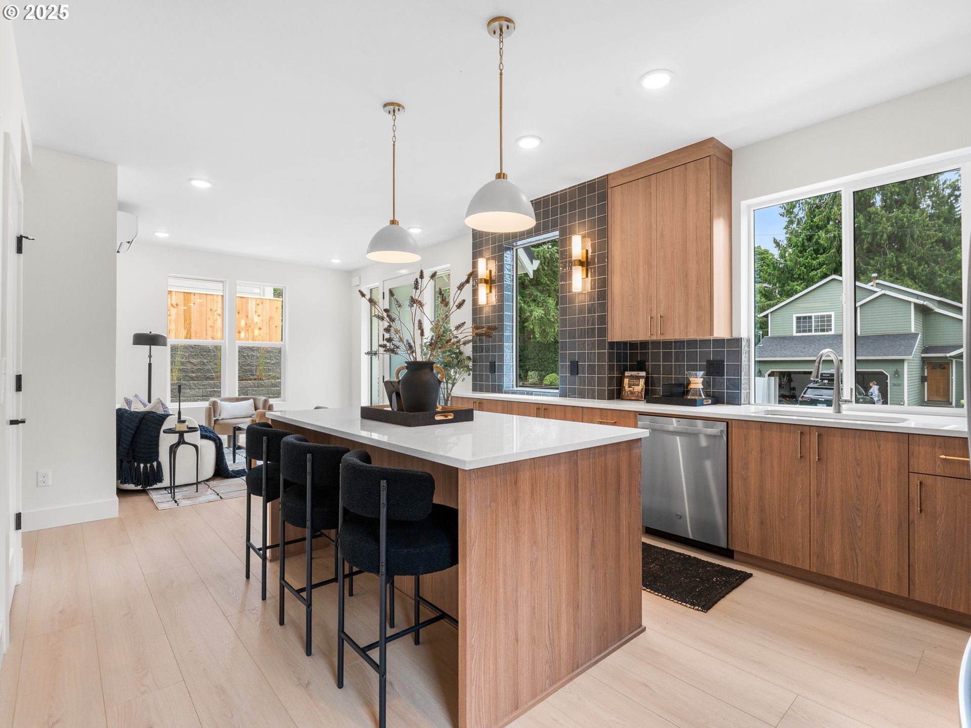 3611 Southwest Logan Street Portland, OR 97219 - Photo 10 of 21 Gallery Image 10