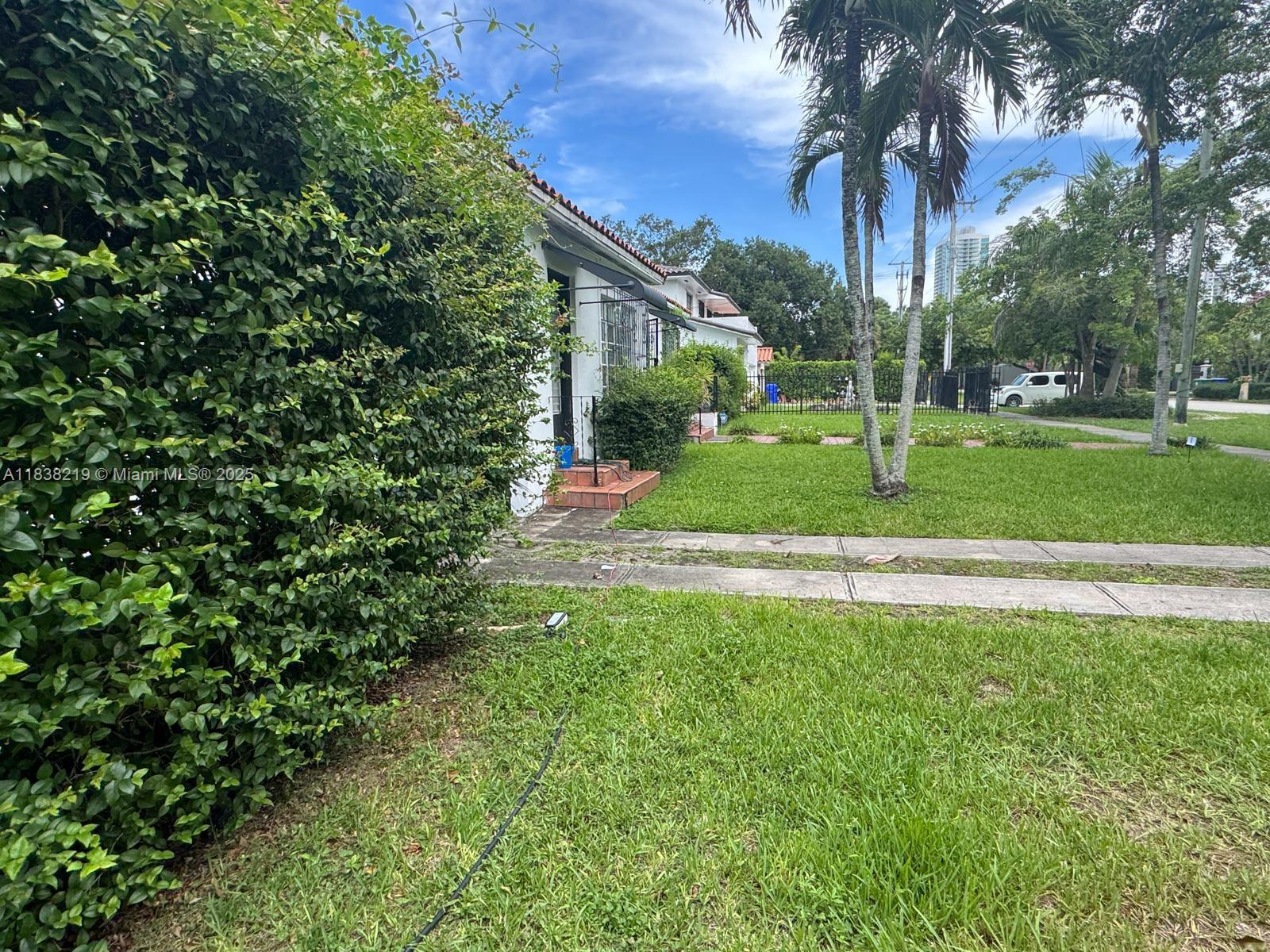 141 Southwest 20th Road Miami, FL 33129 - Photo 5 of 9
