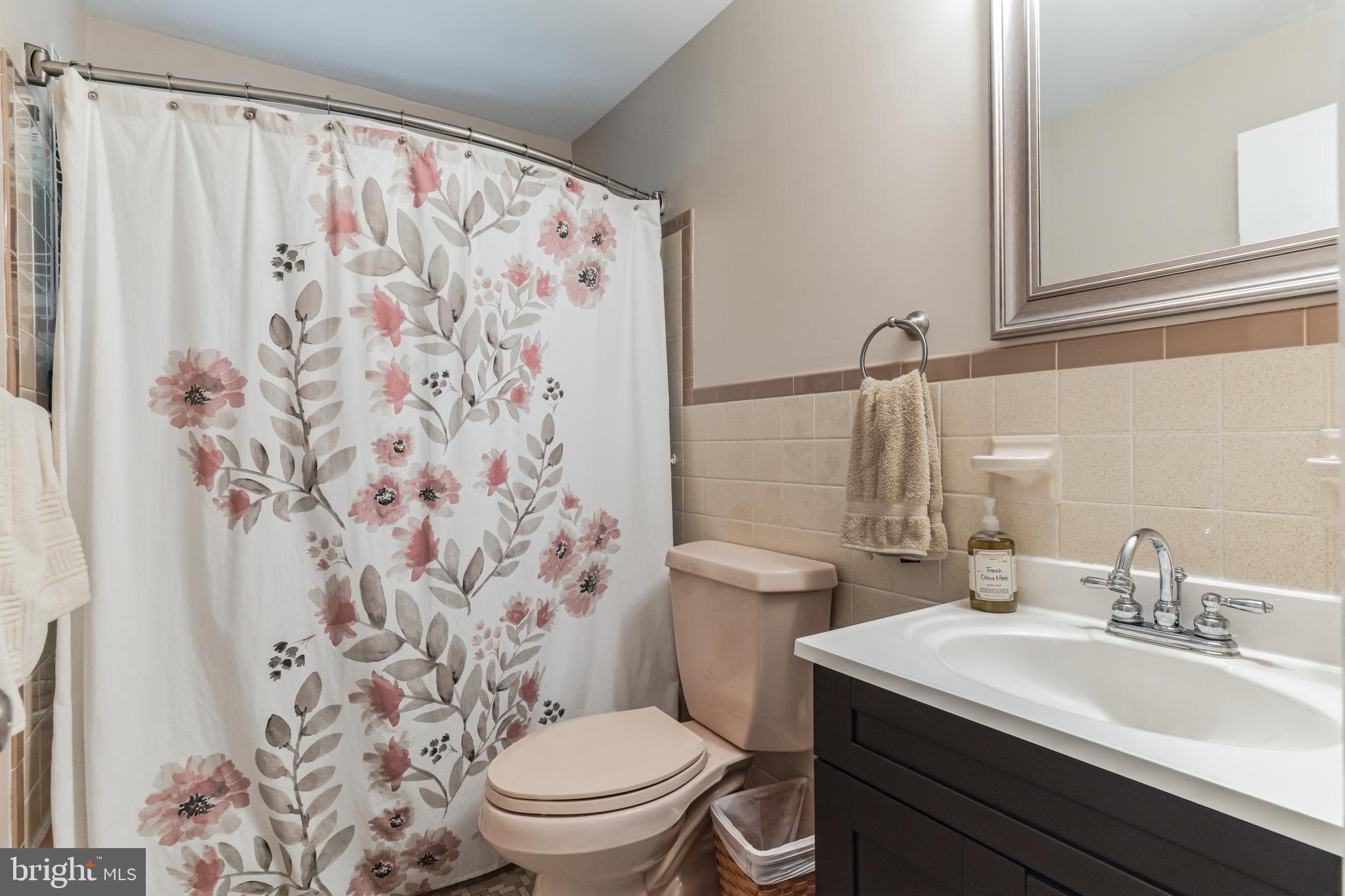 513 Spring Street Royersford, PA 19468 - Photo 11 of 29 Main Floor full bathroom is newly painted