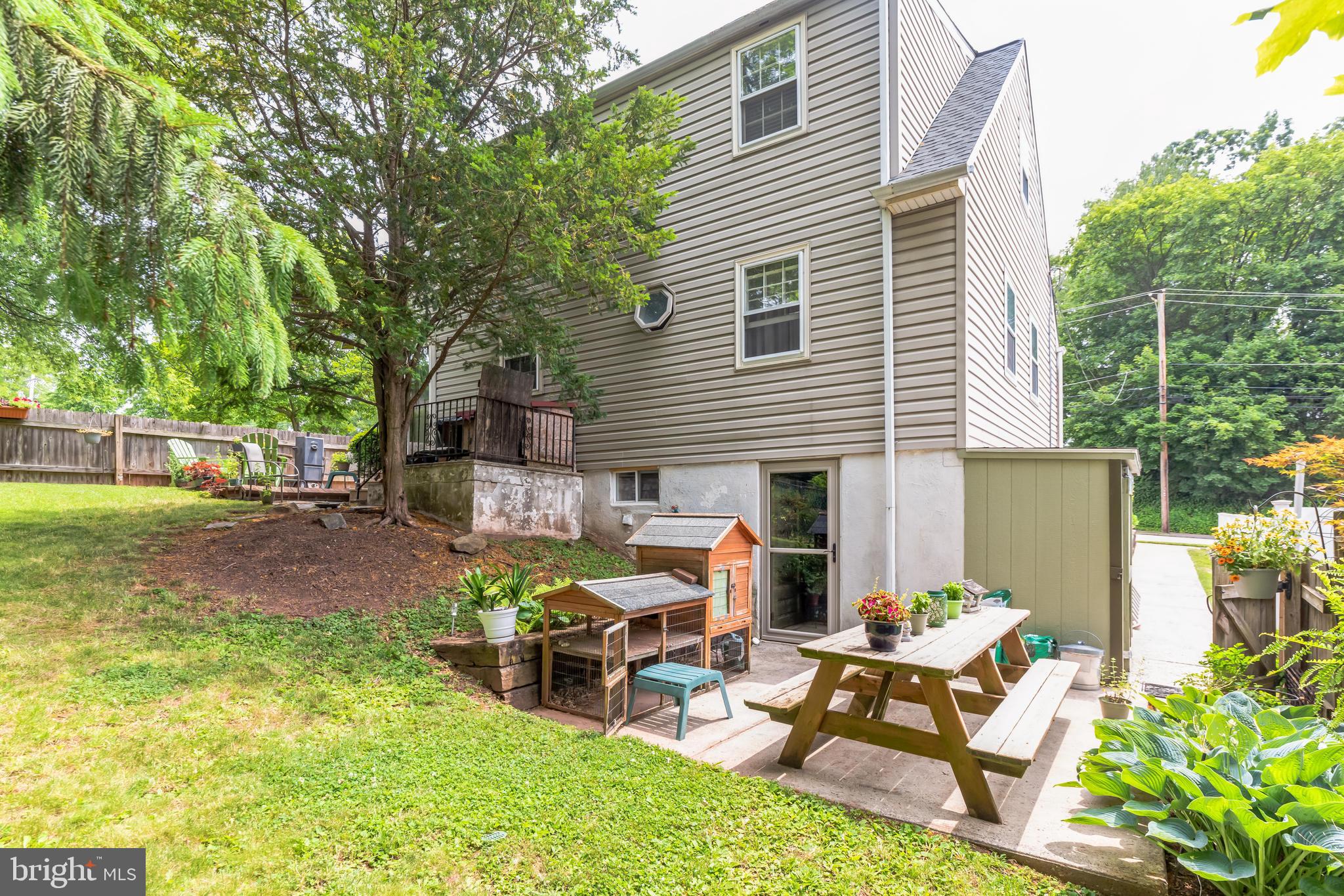 513 Spring Street Royersford, PA 19468 - Photo 28 of 29 Lower area has a picnic table for dining
