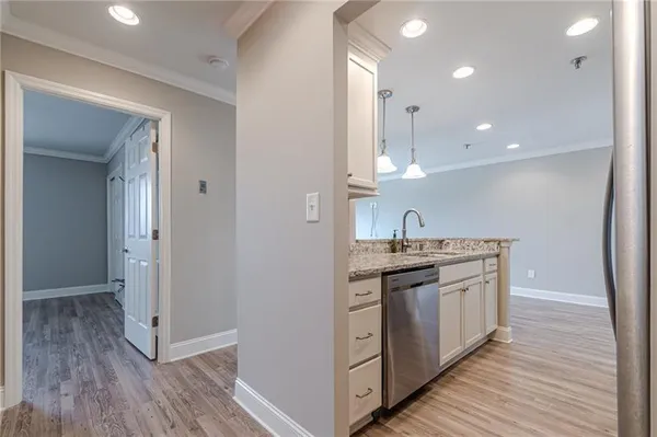 $2,550 | 300 Johnson Ferry Road, Unit A610, Atlanta, GA 30328