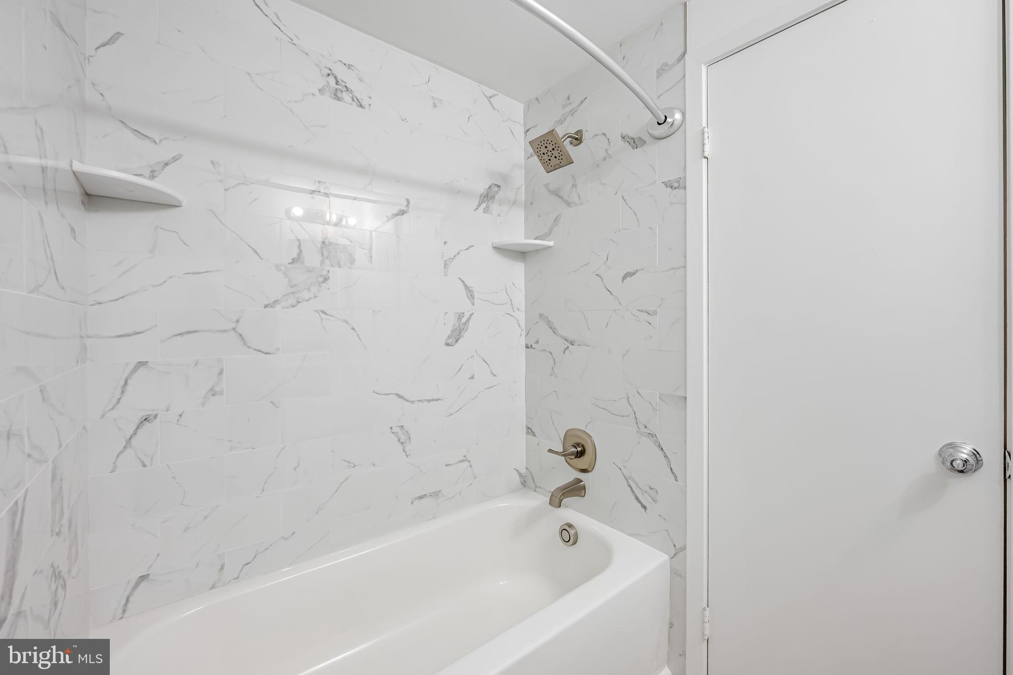 13 Andrew Place, Unit R103 Baltimore, MD 21201 - Photo 27 of 38 Primary Bathroom