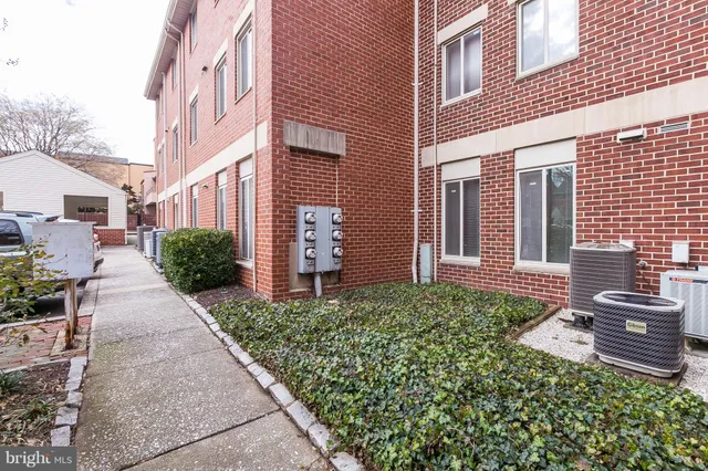 $2,250 | 13 Andrew Place, Unit R103, Baltimore, MD 21201