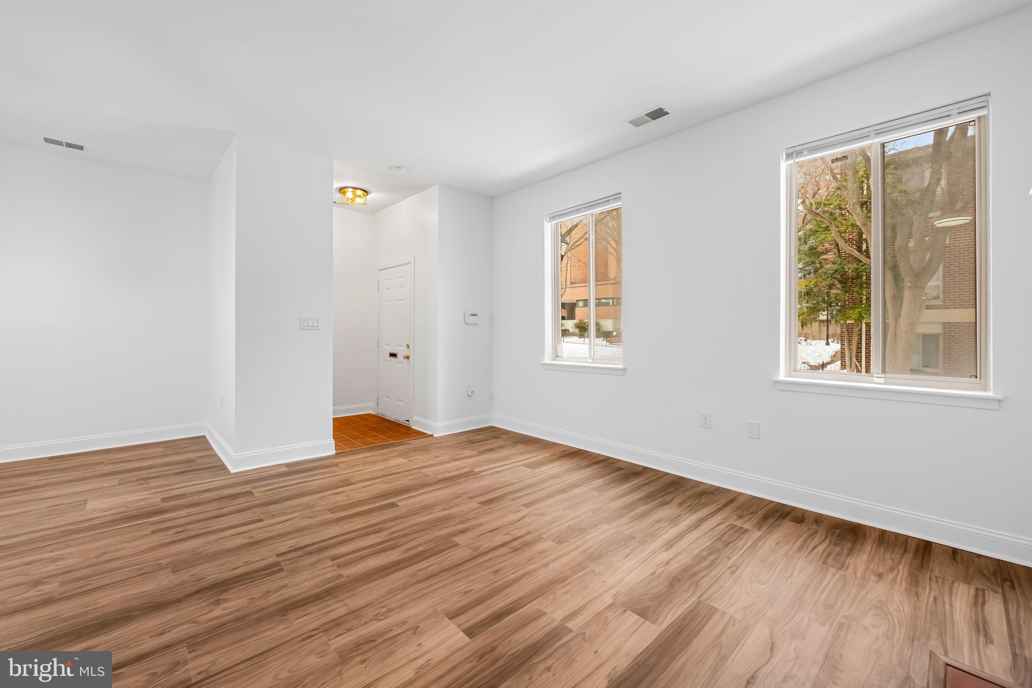 13 Andrew Place, Unit R103 Baltimore, MD 21201 - Photo 4 of 38 Living Room with High Ceilings