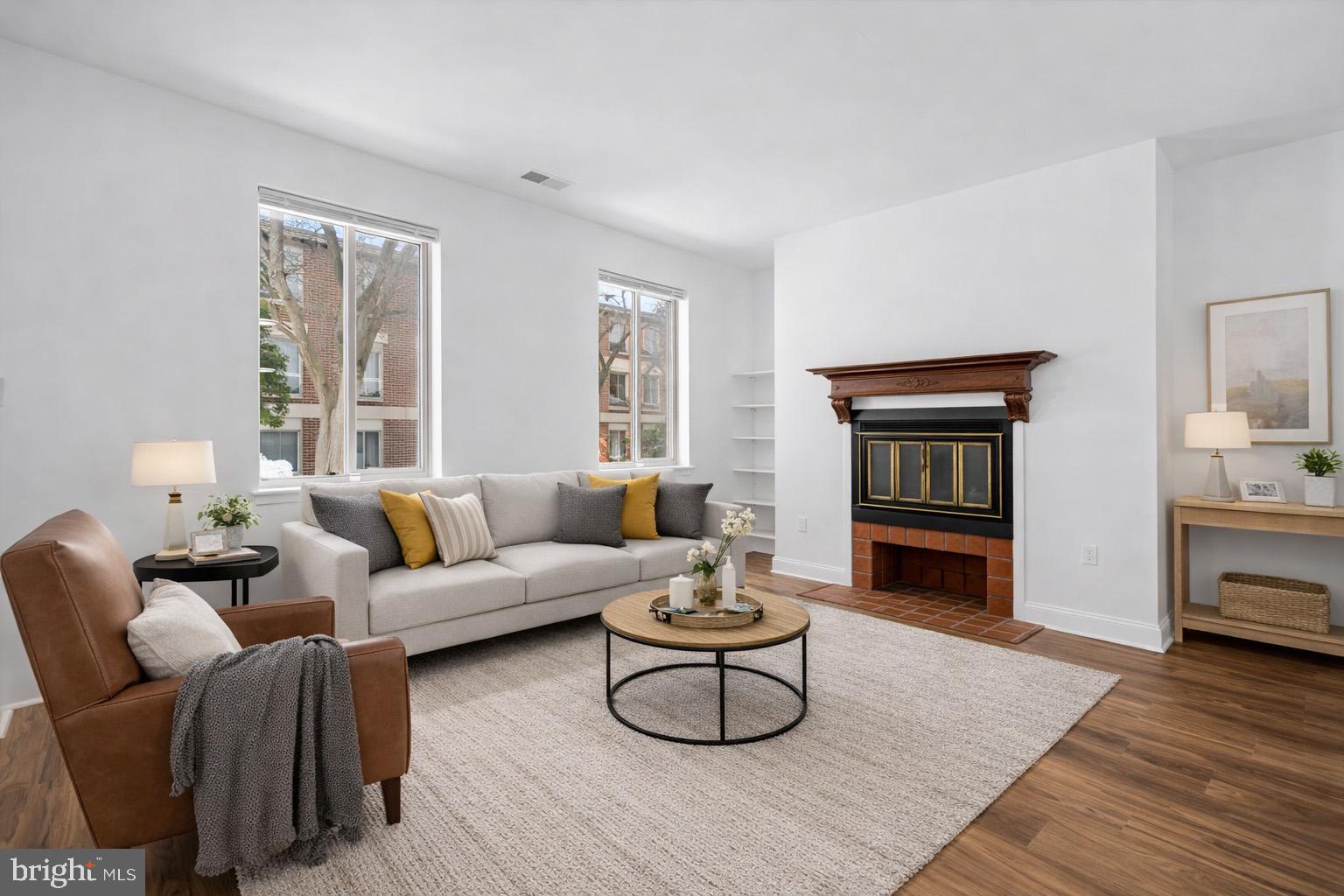 13 Andrew Place, Unit R103 Baltimore, MD 21201 - Photo 5 of 38 Virtually Staged Living Room