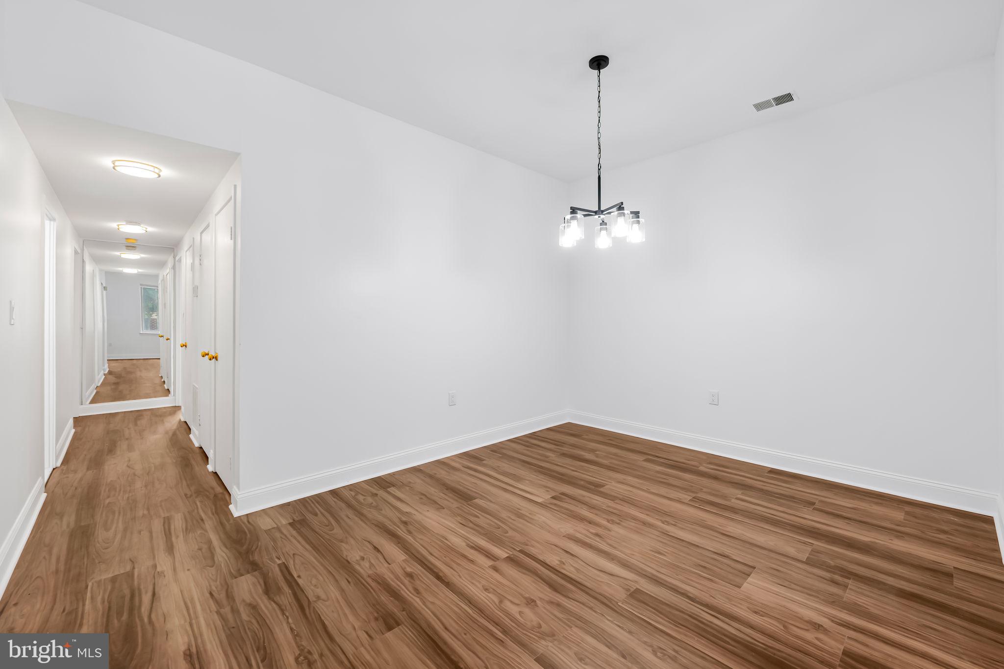13 Andrew Place, Unit R103 Baltimore, MD 21201 - Photo 9 of 38 Dining Room with High Ceilings