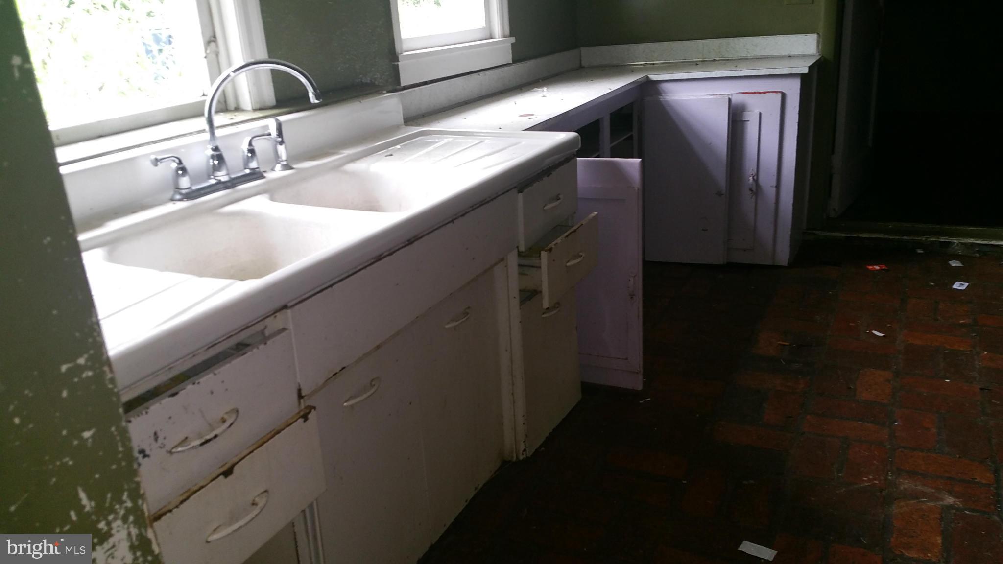 1811 Philadelphia Road Joppa, MD 21085 - Photo 5 of 16 Kitchen