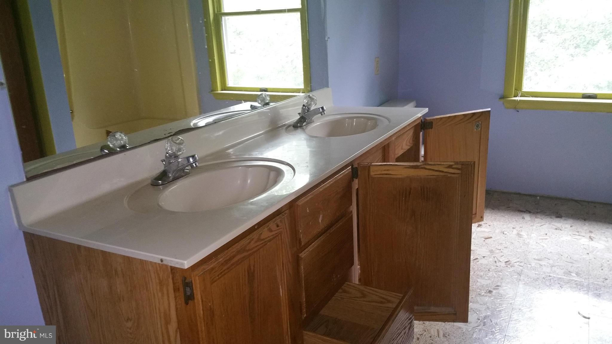 1811 Philadelphia Road Joppa, MD 21085 - Photo 8 of 16 Bath