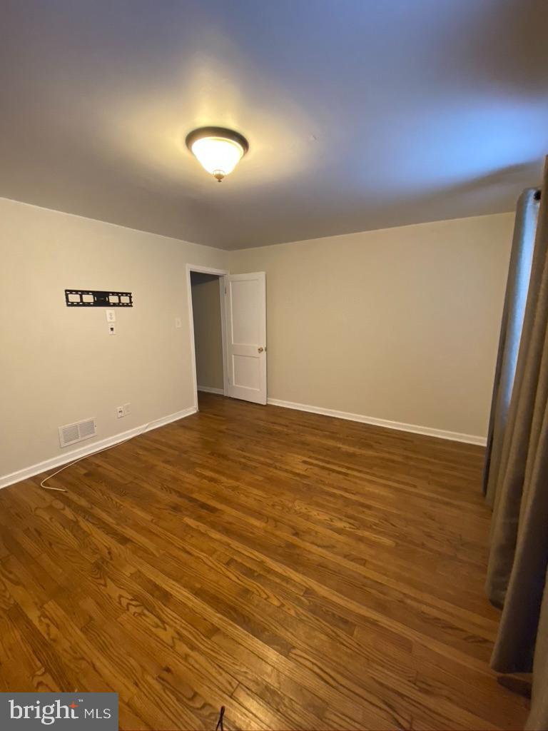 4437 Eldone Road Baltimore, MD 21229 - Photo 21 of 26 Living Room