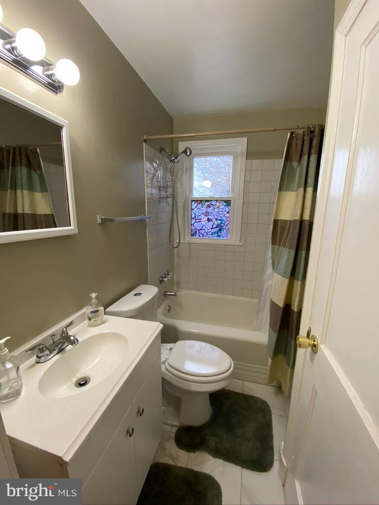 4437 Eldone Road Baltimore, MD 21229 - Photo 9 of 26 Full Bathroom (2 of 2)
