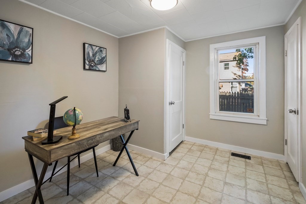 77 Phillips Avenue Springfield, MA 01119 - Photo 24 of 41